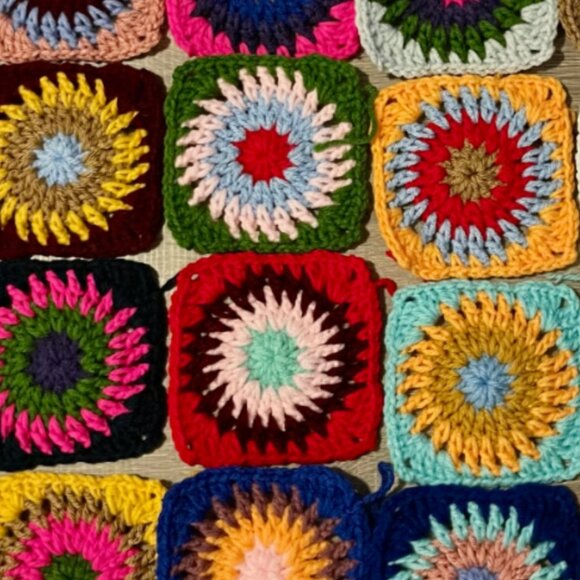 Lot of 20 4.5” ASSORTED COLORS Crochet STARBURST GRANNY SQUARES Afghan DIY - Picture 2 of 3